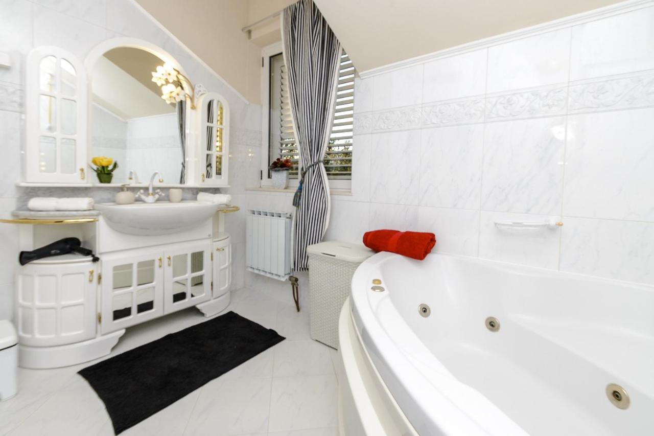 Villa Piano Mlini Luaran gambar
